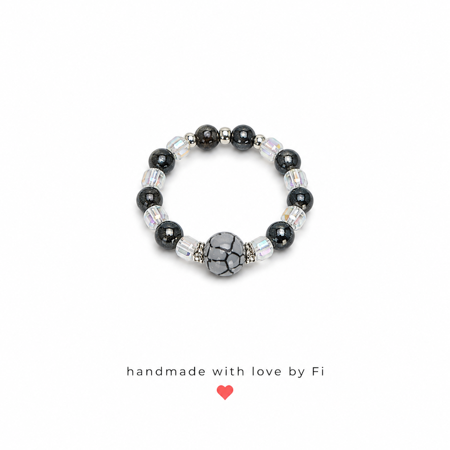 Black onyx and crackle agate stretch ring handmade by Fi