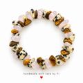 Pale pink, amber-coloured and cream-speckled chip bead bracelet