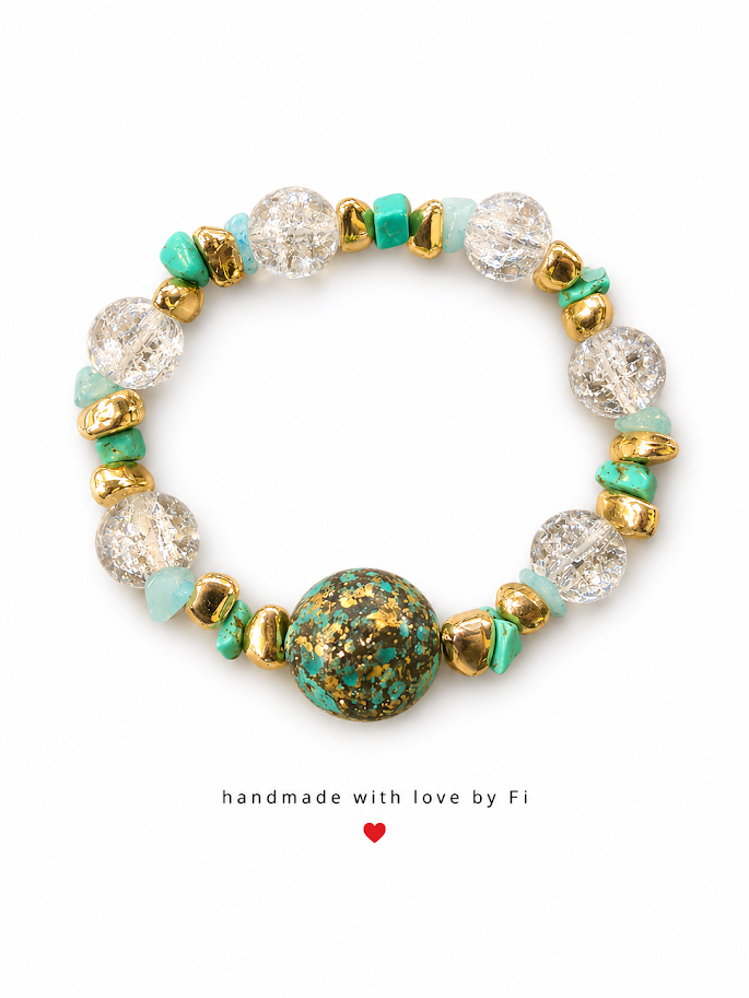 Clear crackle-effect bead bracelet with turquoise-coloured chips, gold-tone accents and a turquoise and gold-flecked centrepiece
